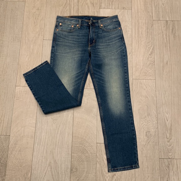 BUNDLE: Four Pairs of Levi’s Jeans - Picture 12 of 12